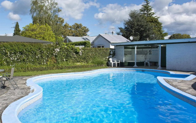 Garden Court Motel