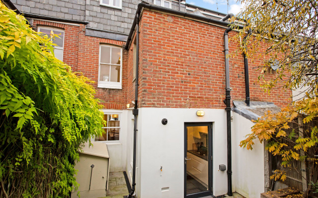 Perfect for family stays, ideal for walk to shops & restaurants