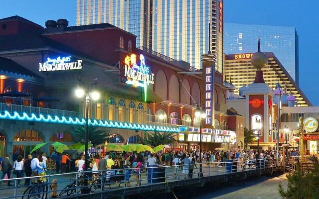 TWO Separate Bold Cozysuites on the Boardwalk