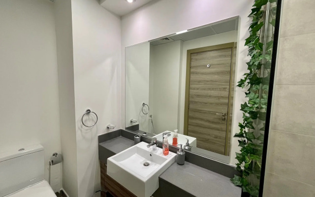 Spacious & Cute Studio with Balcony