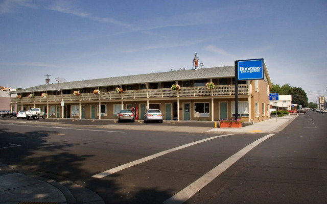 Rodeway Inn & Suites