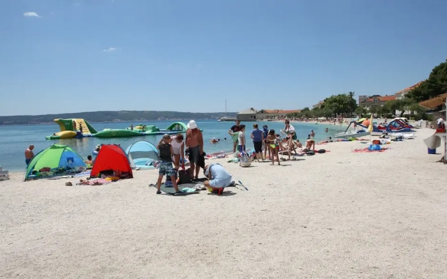 Apartment Antonio, on the Seafront With Garden