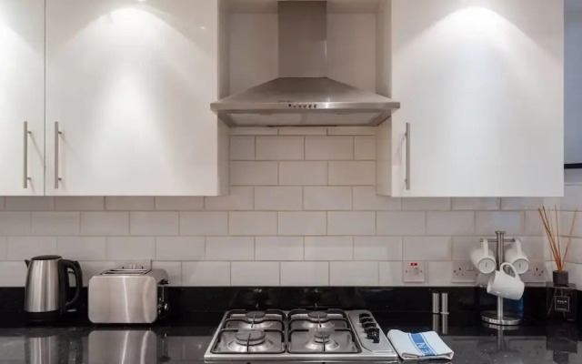 Newly Refurbished 1 Bedroom for 4 in Chelsea