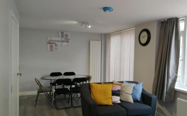 Bluewater House - Immaculate 4-bed in Greenhithe