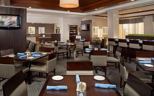 DoubleTree by Hilton Hotel Chicago Wood Dale - Elk Grove