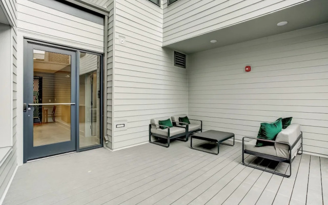 Luxury Apt Near Convcenter, Stadiums, & Harbor