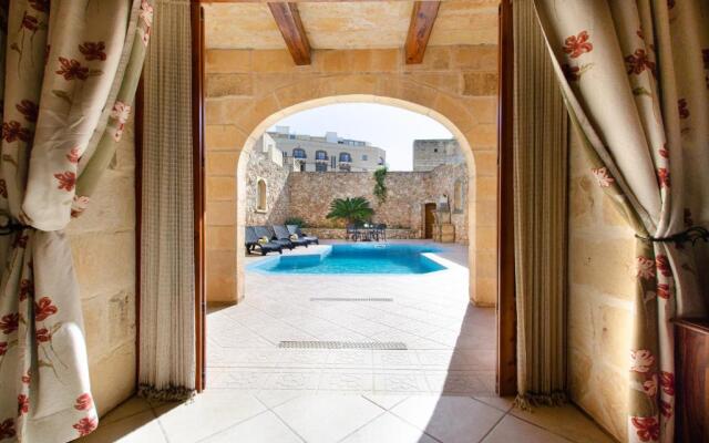 The Grand Authentic House with Private Pool