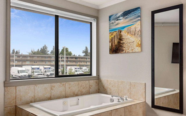 Days Inn by Wyndham Lakewood South Tacoma