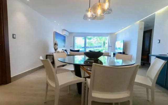 Wonderful 2-br Beach Front Apartment at Emotions