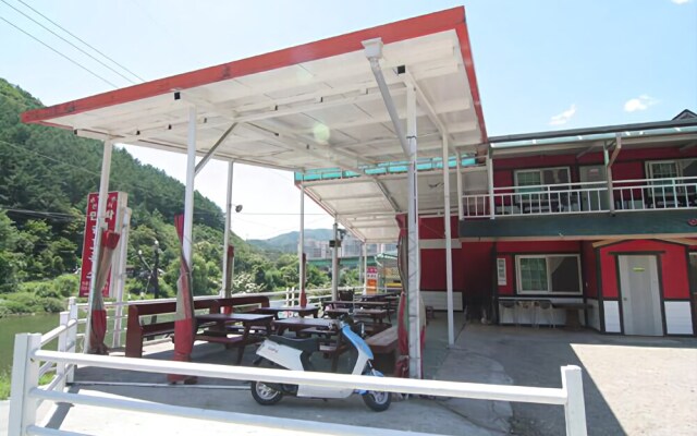 Cheongpyeong Redfox Pension