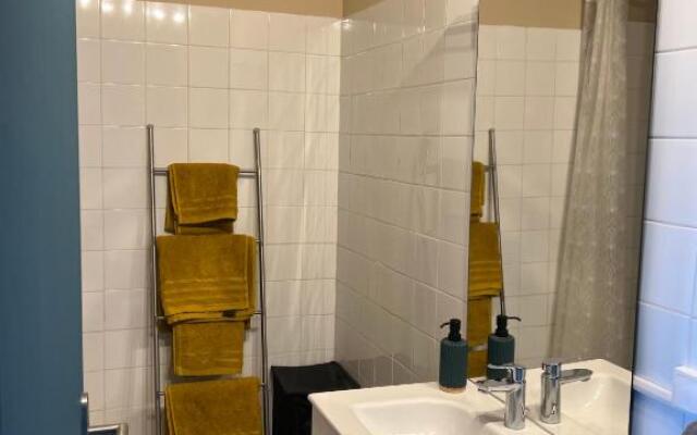 Bel appartement avec vue sur les toits (nouveau)