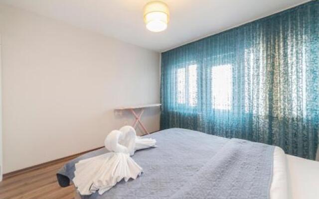 Centrally located 2 bedroom apt with Netflix