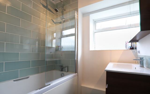 Cosy 1 Bedroom Apartment in the Heart of Wimbledon