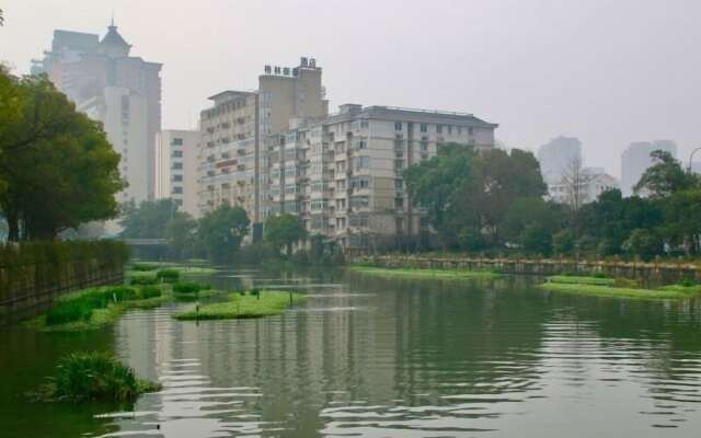 Greentree Inn Ningbo South Railway Station Express Hotel