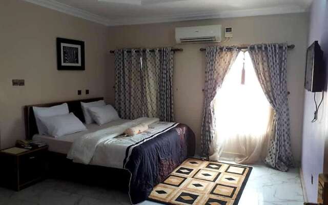Nue-Crest Hotels And Suites