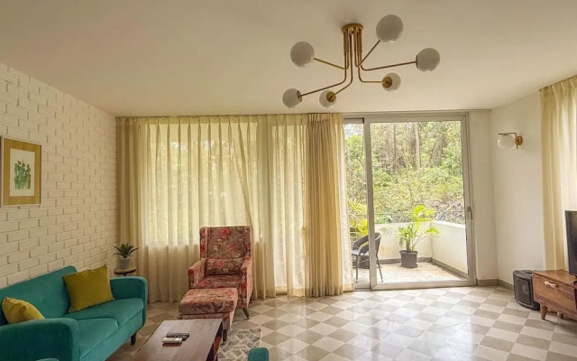 Modern 2BR w Pool Near Candolim and Coco Beach