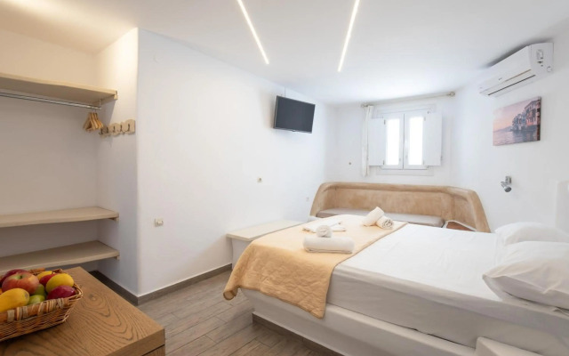 Alexandros Mykonos