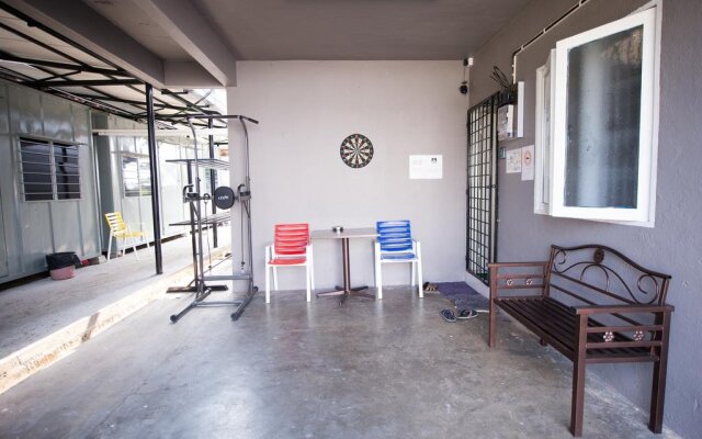 Kemaman Lodge & Cafe - Hostel