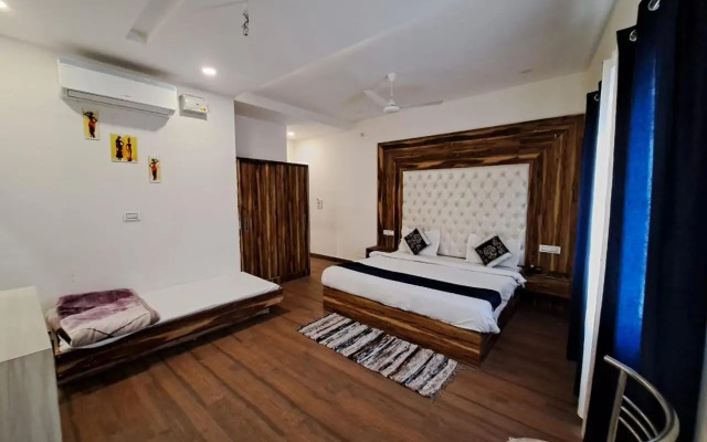 OYO 22115 Hotel D Plaza