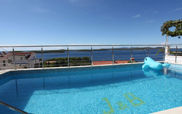 J & B Holiday House