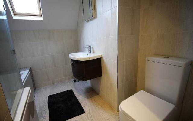 Exquisite 3 Bed apartment near Heathrow