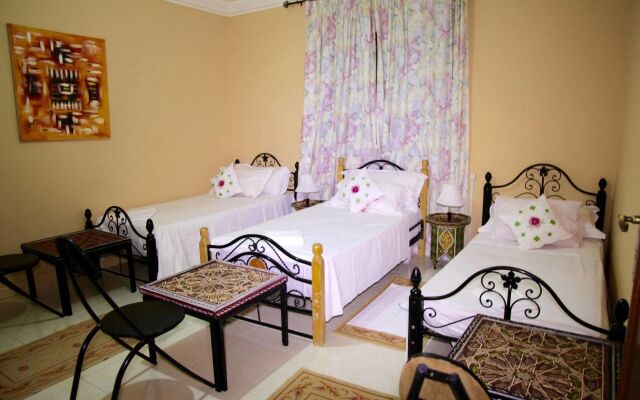 Hostel Villa Red City