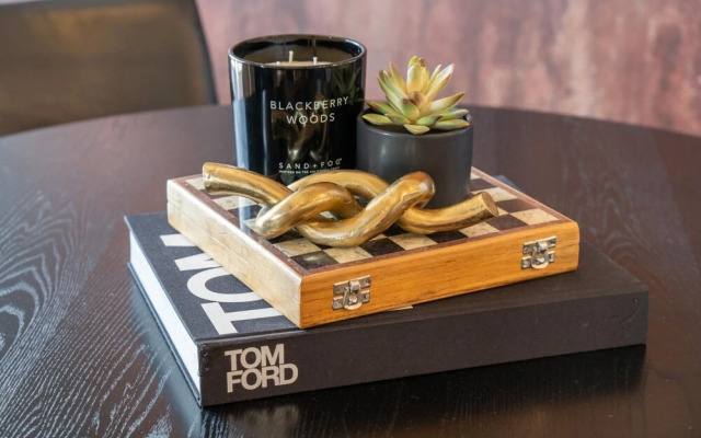 The Lost No Service Fees Penthouse Hot Tub