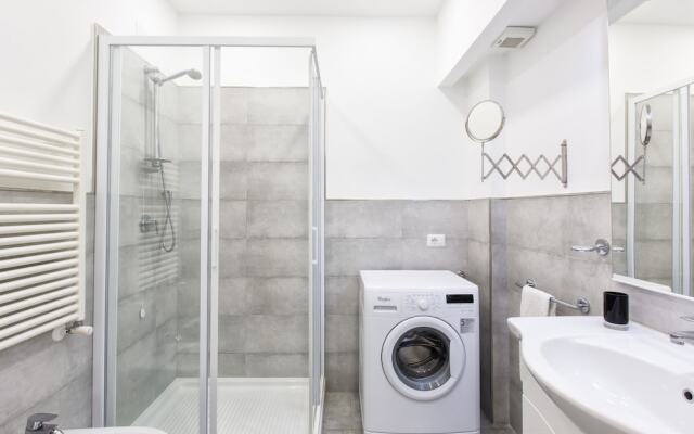 Modern spacious apartment with terrace, balconies, solarium & gym