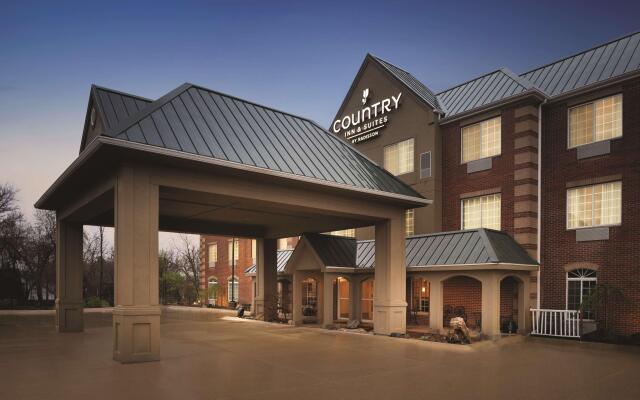 Country Inn & Suites by Radisson, Valparaiso, IN