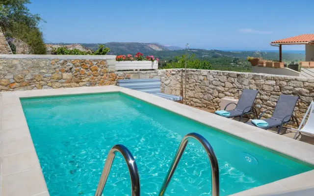 Cozy Holiday Home With Pool and Whirlpool in Maheri