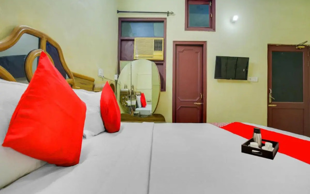 OYO Flagship 70112 Corner Guest House