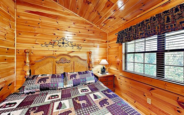 1268 Sevierville - 4 Br Cabin