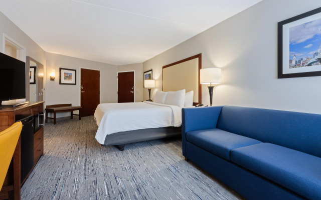 Holiday Inn Express & Suites Cincinnati Riverfront by IHG