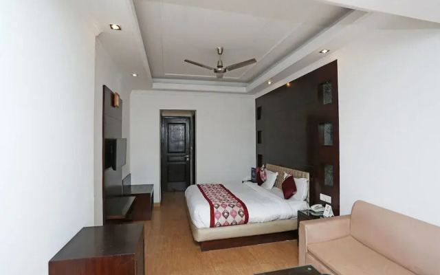 OYO 1492 Hotel Broadway Inn