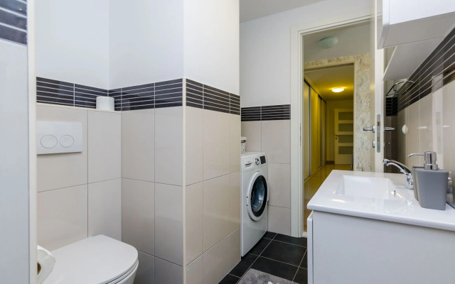 Villa Art Gallery - Six Bedroom Villa with Terrace and Swimming Pool