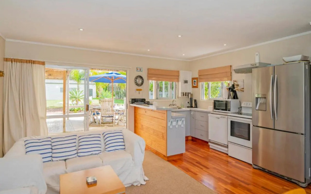 Oysters Retreat - Cooks Beach Holiday Home