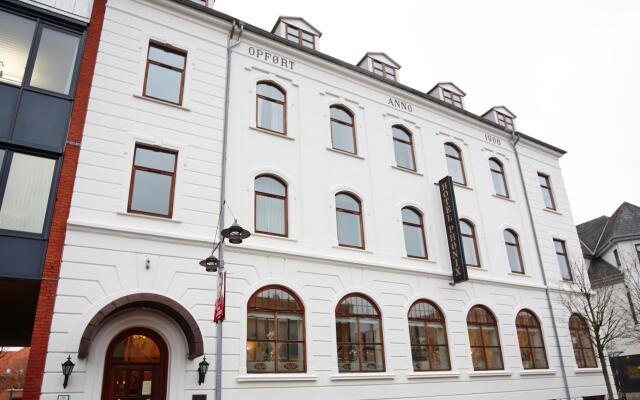 hotelImage