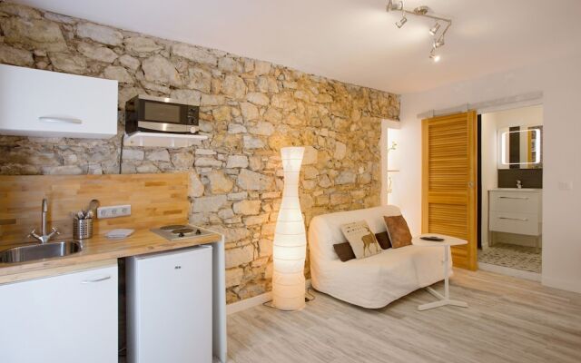 GregBnb - Mur en pierre - Terrasse + parking privé