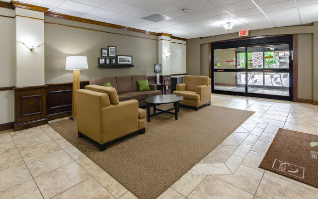 Quality Inn & Suites Airport