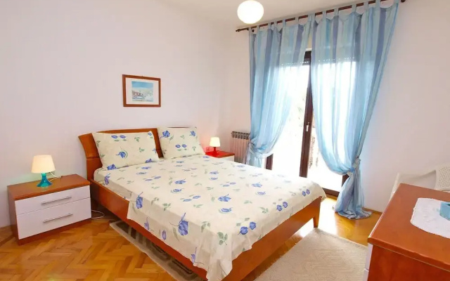 Apartment 711