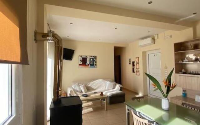 Koundouros Home