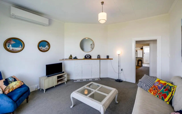 Views on Colenso - Napier Holiday Home