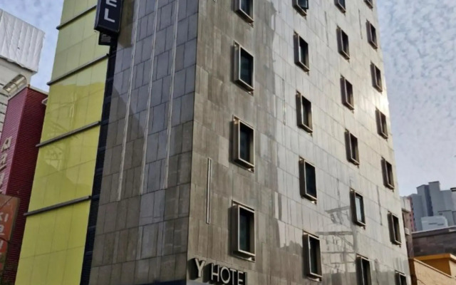 Y Hotel