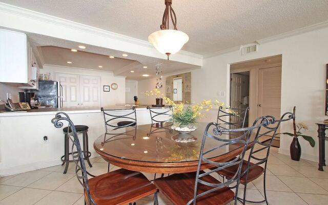 Shoreline 1074 Condo by RedAwning