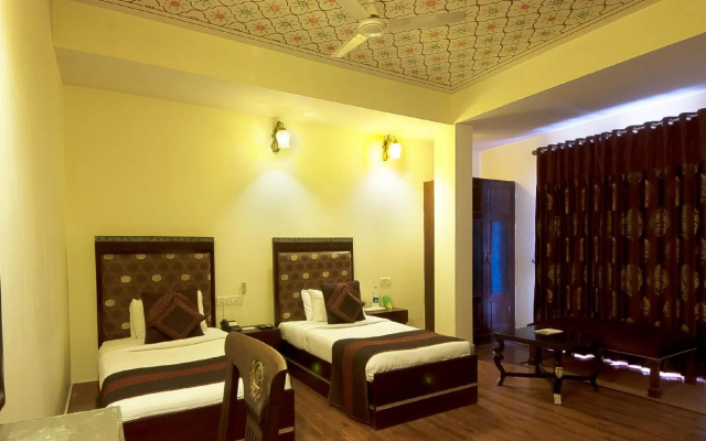 Siris 18 – Guest Rooms – Agra