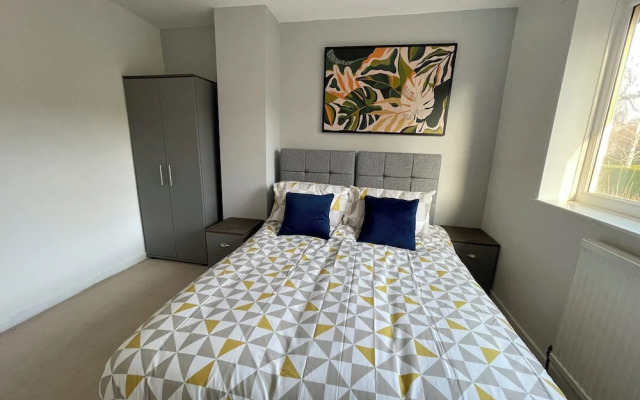 Bright & Airy 3BR Home with Parking