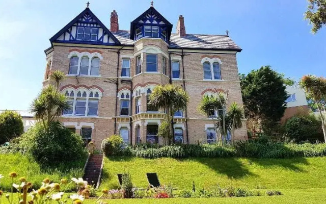 Westwell Hall