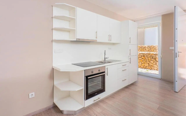Two-Bedroom Apartment in Povljana