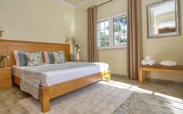 8-bed Villa in Vilamoura-sleeps-playground-pool