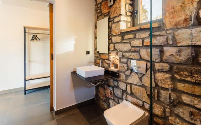 Gerakada Luxury-Horizon Villa with Private Pool